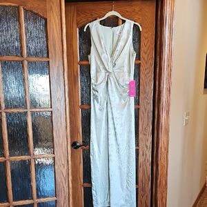 Multiple Sleeveless Mint Twist-Front Maxi Dress